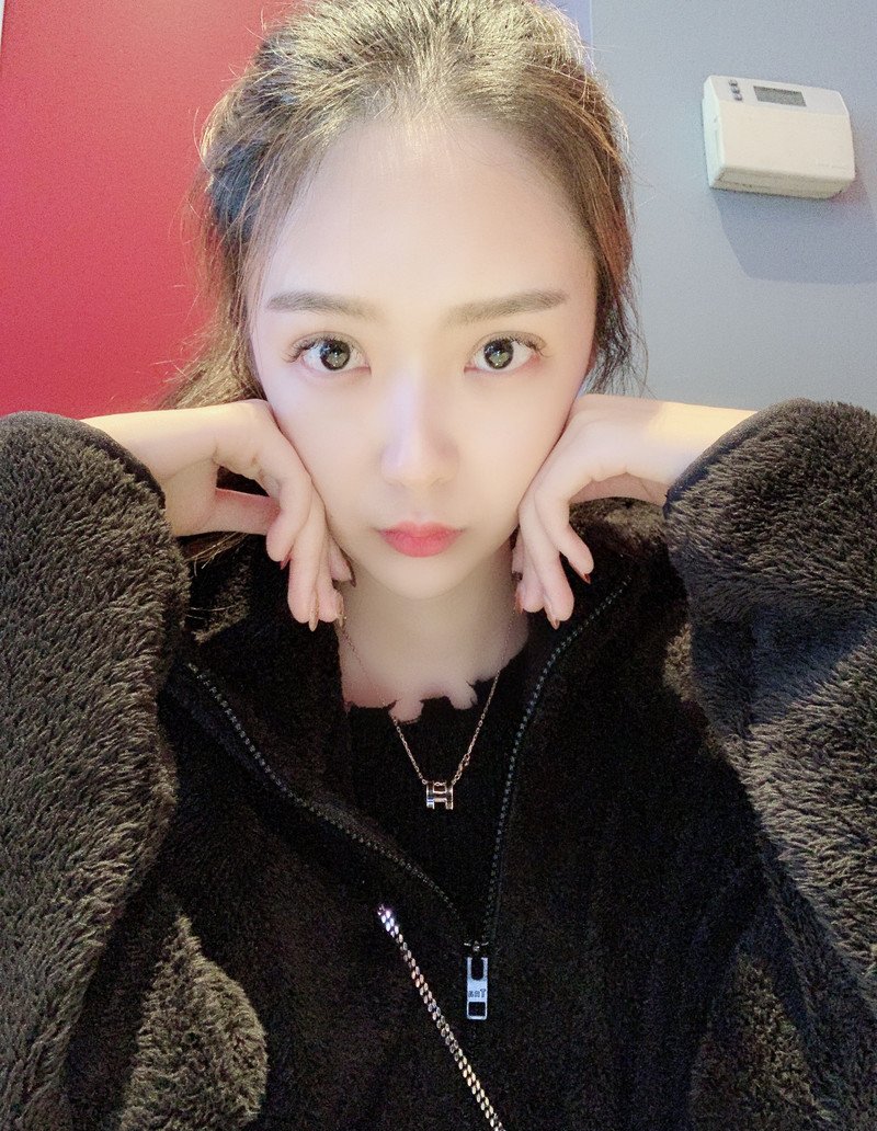 W84_女套图281照片+5视频（苗条美腿白富美生活照 高端青春女生自拍照 养号必备一整套同人图片）-5