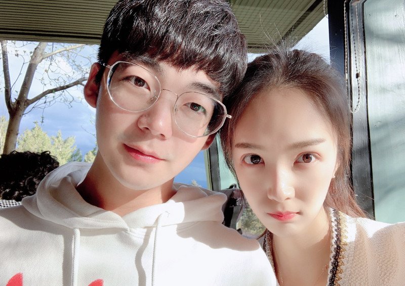 W84_女套图281照片+5视频（苗条美腿白富美生活照 高端青春女生自拍照 养号必备一整套同人图片）-13
