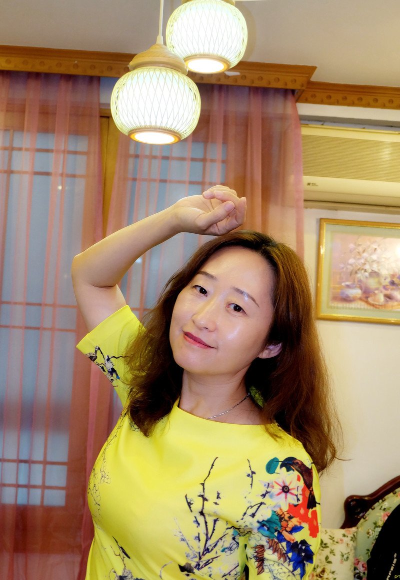 W83_女套图445照片（中年妇女同一个人生活照 中老年女人做微商成功高端形象照图片多张）-2