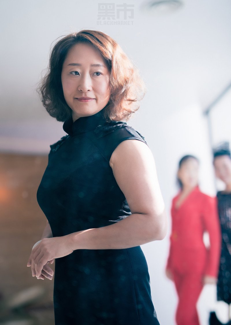 W83_女套图445照片（中年妇女同一个人生活照 中老年女人做微商成功高端形象照图片多张）-4