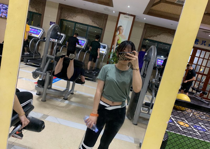 W82_女套图1706照片+74视频（中短发多彩生活女生女神自拍照日常照片微商素材打造QQ空间素材）-10