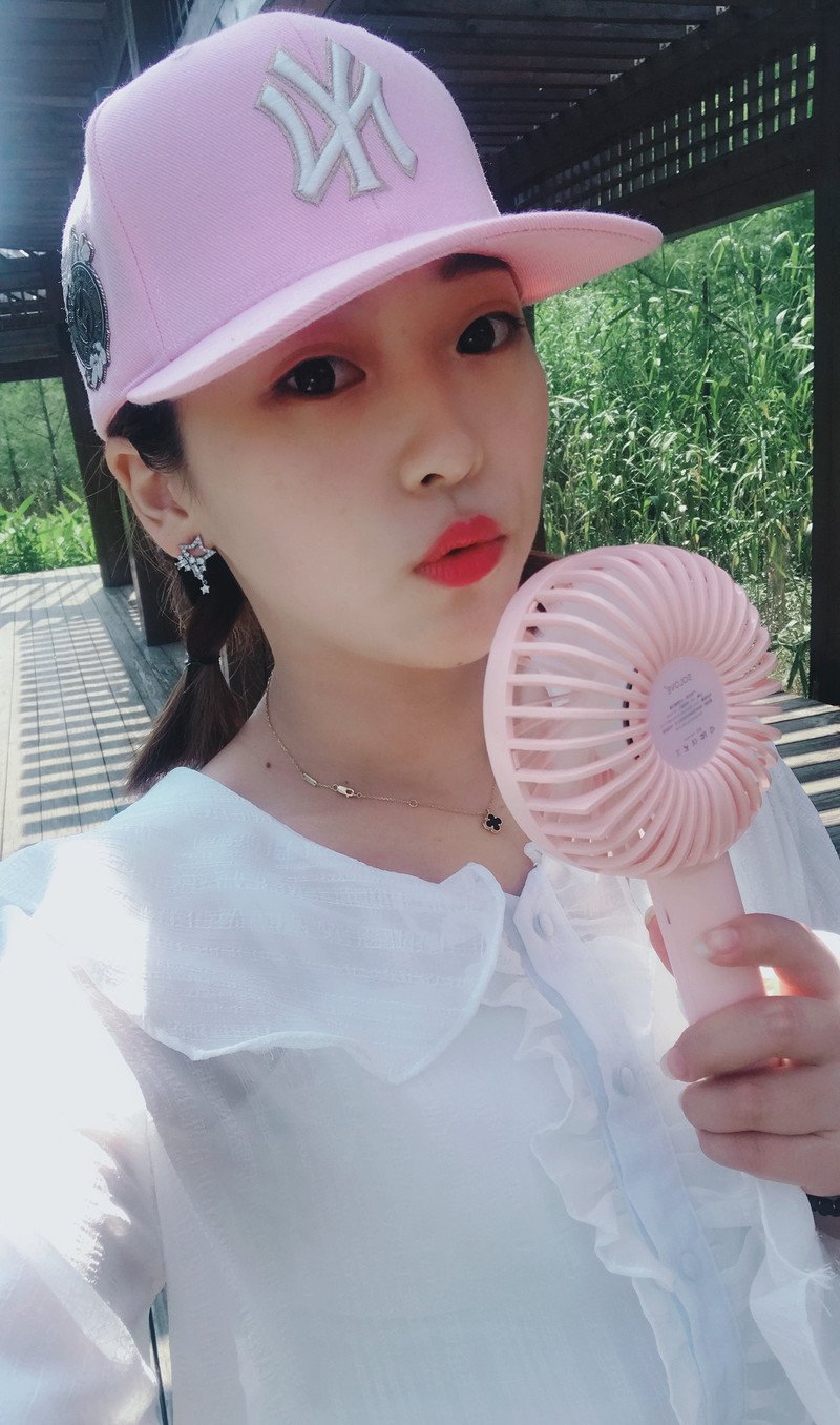 W82_女套图1706照片+74视频（中短发多彩生活女生女神自拍照日常照片微商素材打造QQ空间素材）-17
