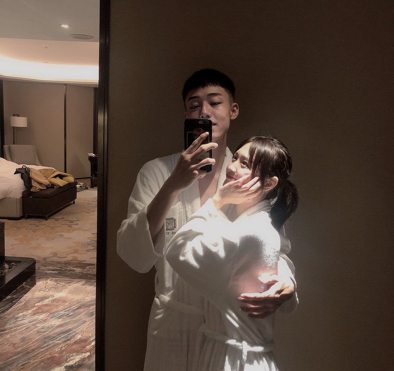 W81_女套图269照片+19视频（校花女神套图 小姐姐自拍照 朋友圈包装素材网恋照片组带视频）-12