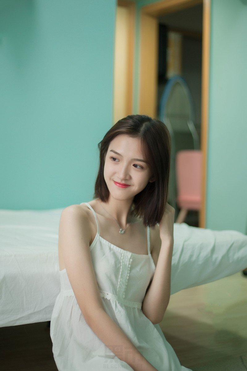 W81_女套图269照片+19视频（校花女神套图 小姐姐自拍照 朋友圈包装素材网恋照片组带视频）-4