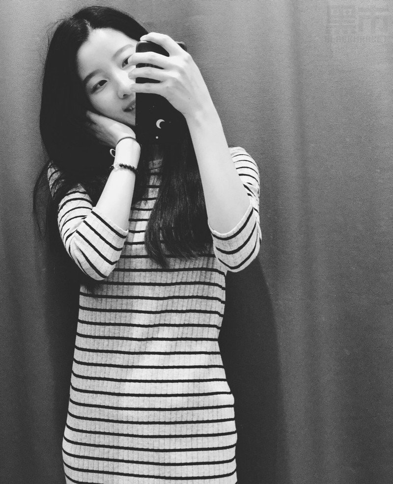 W92_女套图294照片（护士小美女小姐姐素材图片合集 现实普通女生自拍照片合集包装朋友圈）-3