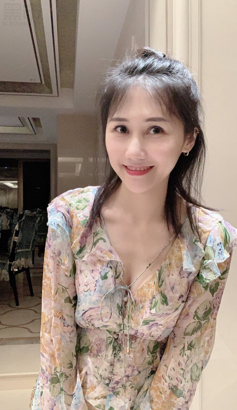 W91_女套图552照片（年轻妈妈辣妈中年女士自拍照 包装微信微商朋友圈无水印高清同人图片合集）-1