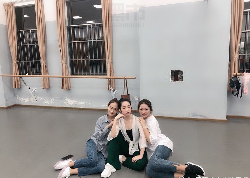 W89_女套图190照片（校园学生微胖真实年轻小女生照片合集 爱自拍同一个人女士微信微商营销养号）-13
