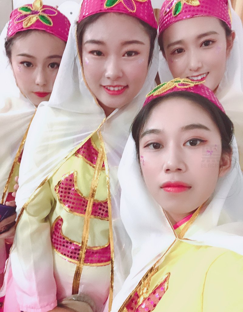 W89_女套图190照片（校园学生微胖真实年轻小女生照片合集 爱自拍同一个人女士微信微商营销养号）-12