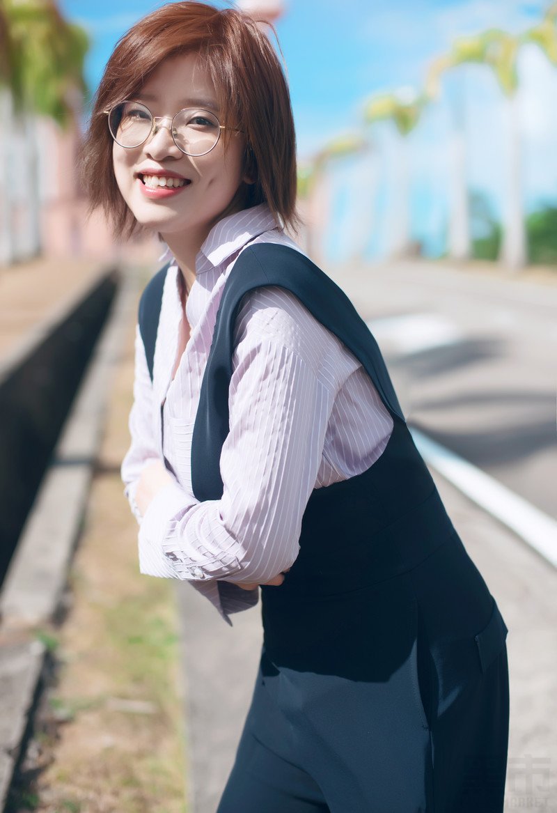 W87_女套图164照片（戴眼镜利落短发女生自拍照同人图片合集照片组 微信微商养号形象照带视频）-3
