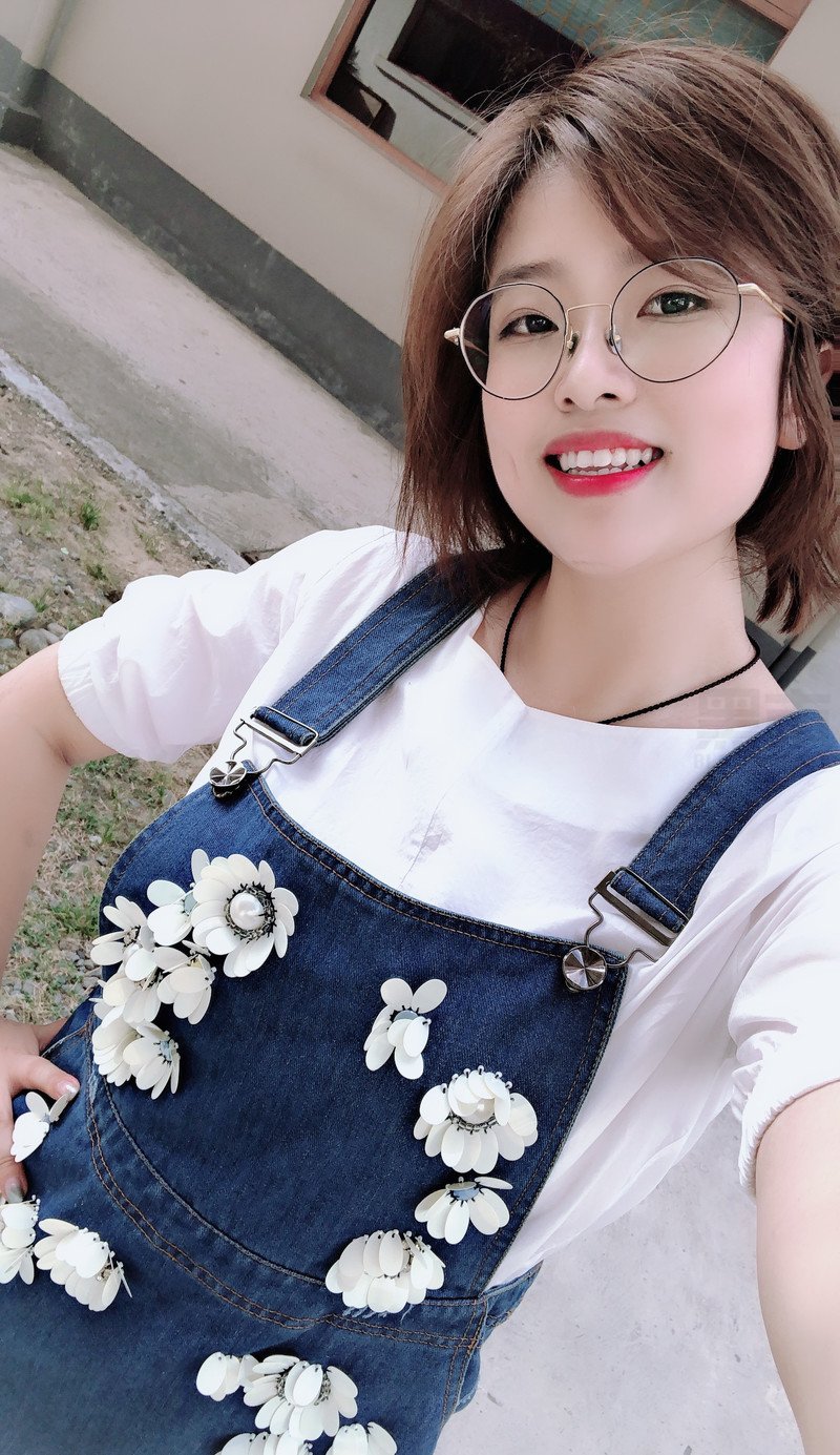 W87_女套图164照片（戴眼镜利落短发女生自拍照同人图片合集照片组 微信微商养号形象照带视频）-6