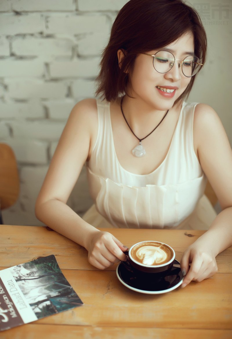 W87_女套图164照片（戴眼镜利落短发女生自拍照同人图片合集照片组 微信微商养号形象照带视频）-2