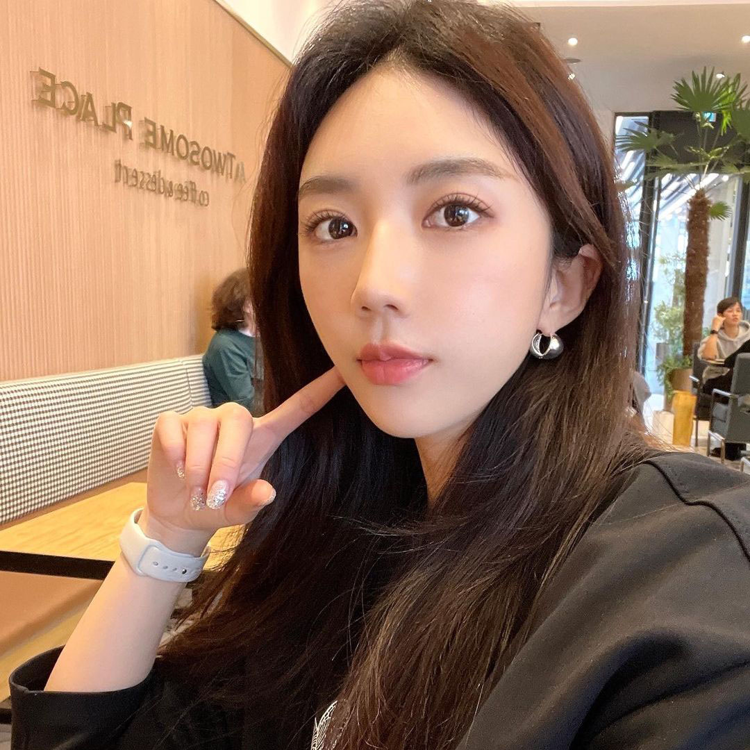 【狗推新人设】微信朋友圈包装素材-套图白富美女孩生活工作吃喝玩乐373照片19视频-长期更新