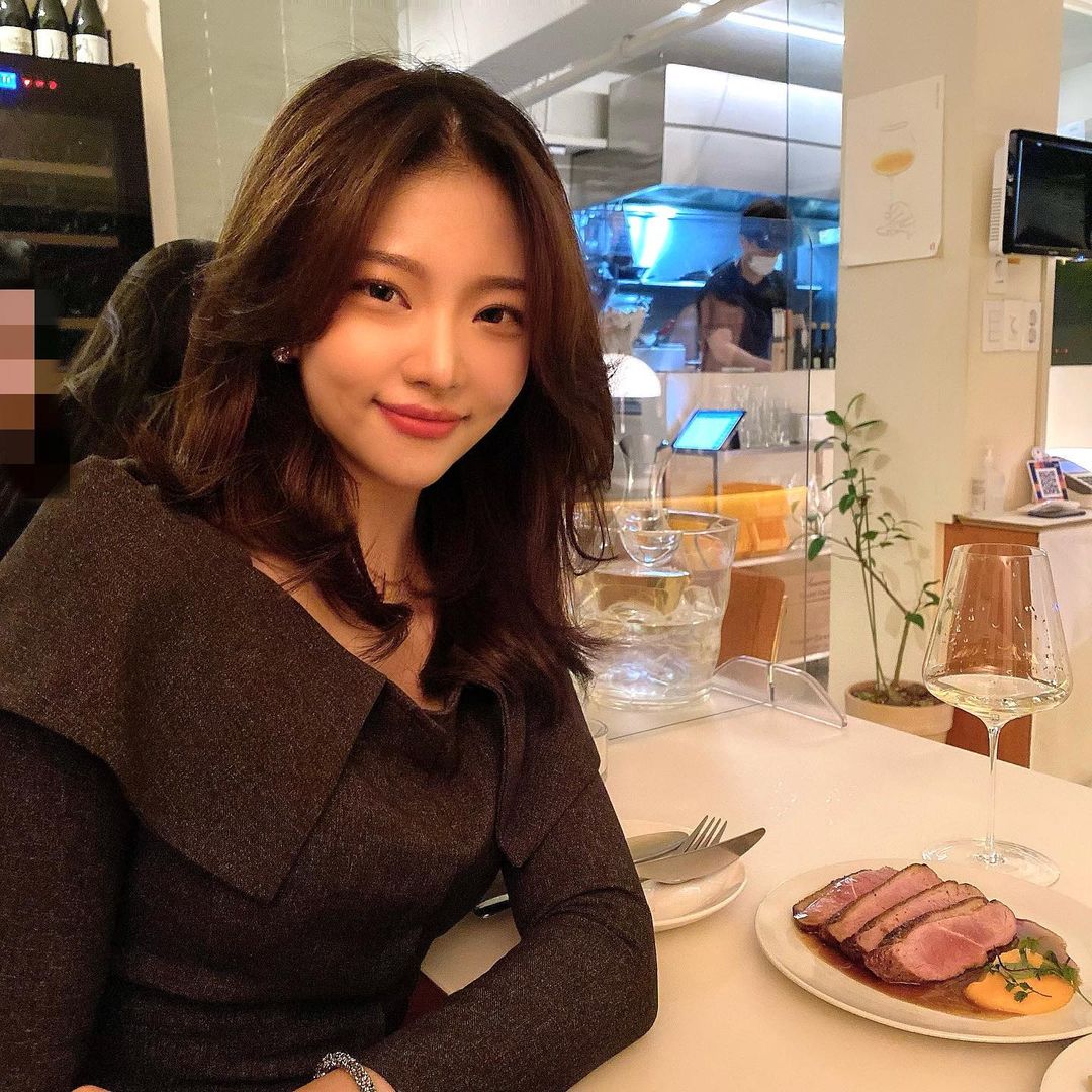 【狗推新人设】微信朋友圈包装素材-套图白富美女孩生活工作吃喝玩乐1816照片104视频-长期更