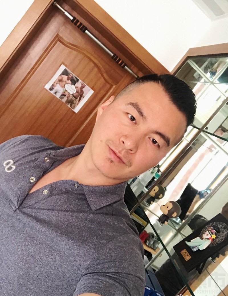 M138_男套图334照片+211视频（40岁非常man的高富帅男神生活照、时尚潮流成熟风格帅哥生活照）-7