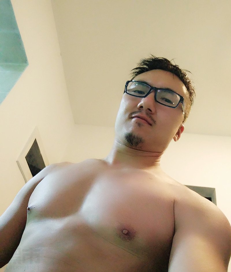 M137_男套图325照片（有胸肌的偏胖普通男生生活照、成熟男人味帅哥生活照图片合集）-16