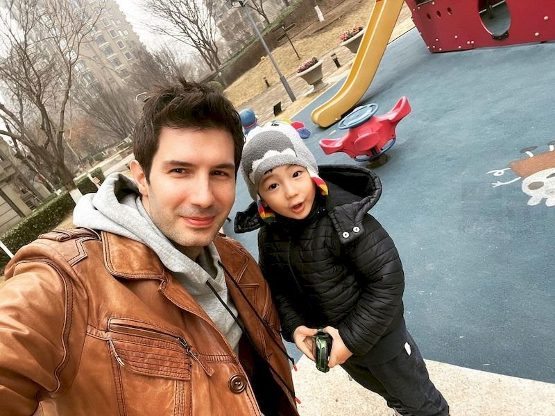 国外帅哥生活照套图185照片+3视频（欧美白人帅哥 娶了中国妻子 带小孩的男士套图）E605-18