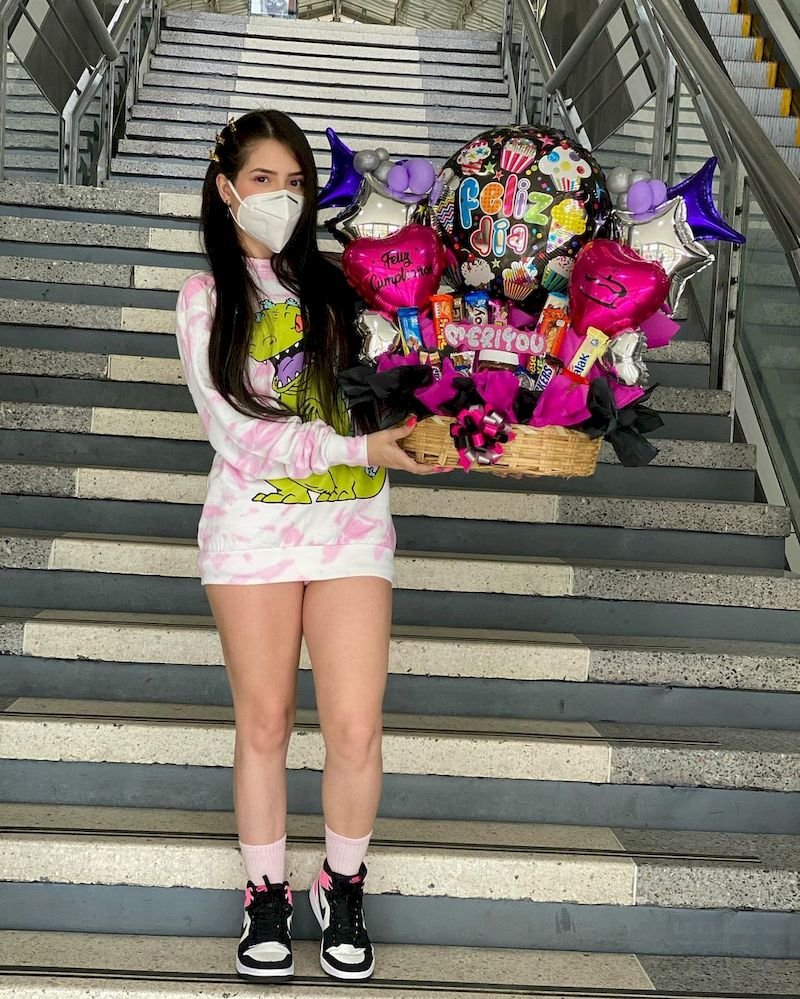 外国美女生活照素材366照片+44视频（微商营销同人图片 外国年轻美女 欧美三方人物包装素材）F806-19