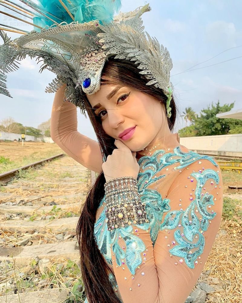 外国美女生活照素材366照片+44视频（微商营销同人图片 外国年轻美女 欧美三方人物包装素材）F806-11