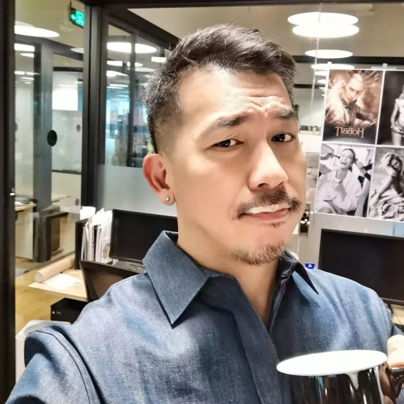 BB154（725张图+12个视频）台湾成熟大叔套图素材_有聚会，西装照，健身，自拍较多，生活照丰