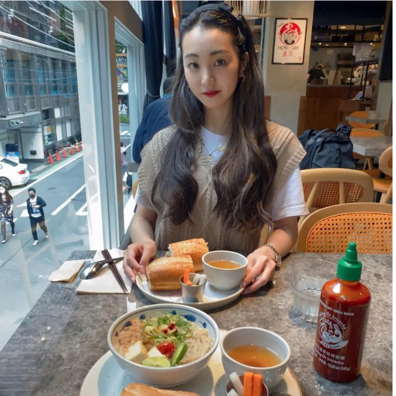 CC241（820张图+57个视频）台湾成熟御姐套图素材_台湾美女照片，生活照丰富，美食和美照多，